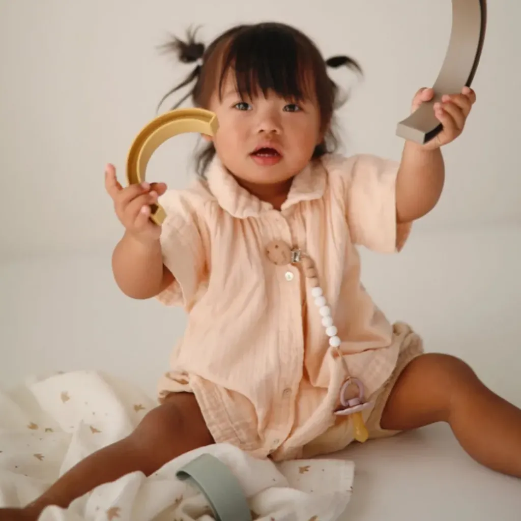 Mushie Arc-En-Ciel Empilable Hillside - Discount