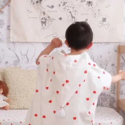 Rose In April Poncho Suzon Cœurs Rouges- Fashion