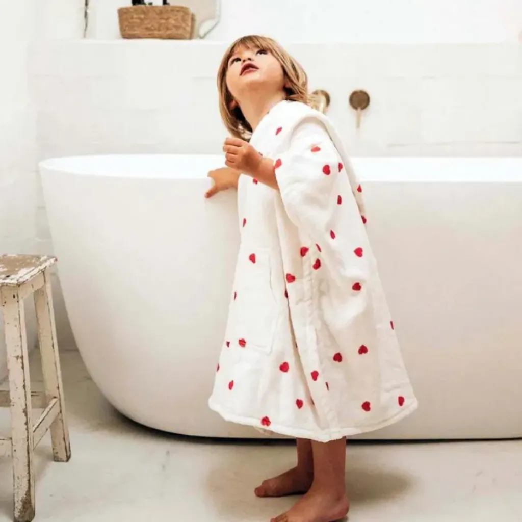 Rose In April Poncho Suzon Cœurs Rouges- Fashion