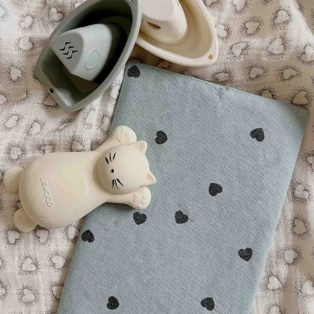 Rose In April Protège Carnet de Santé Chloé Bleu Ciel - Outlet