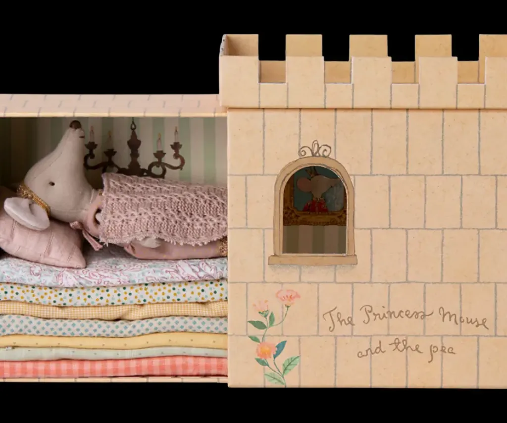 Maileg Souris Petit Pois dans son Château - Online